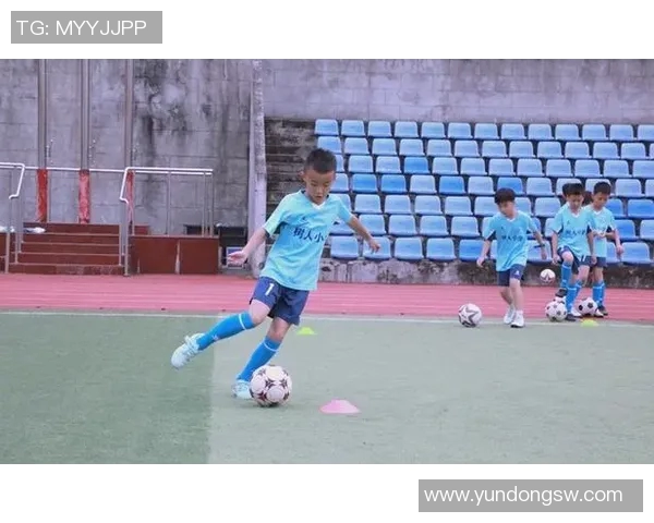 培养未来足球明星少儿足球培训助力孩子成长与健康发展